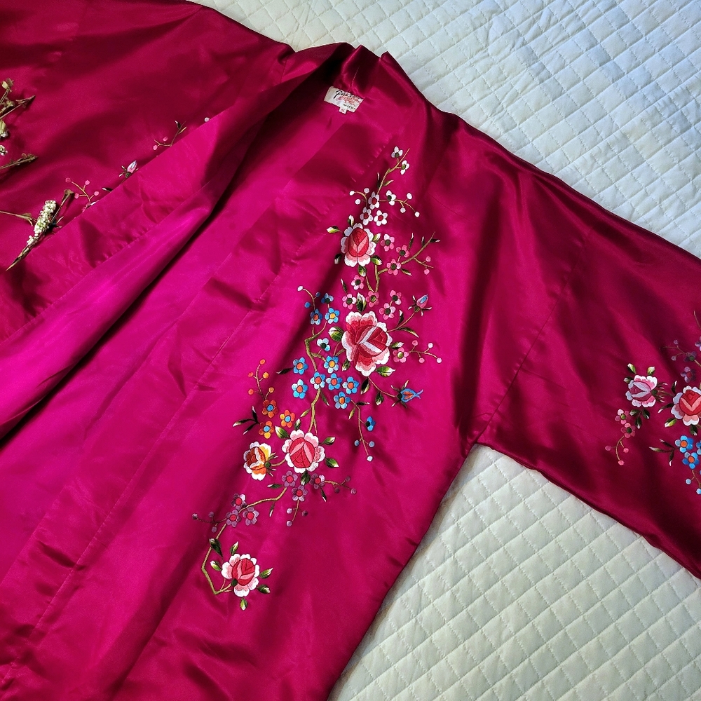 🌸 VTG Plum Blossom Fuchsia Magenta Pink Embroidered Silk-Rayon Robe Sz S